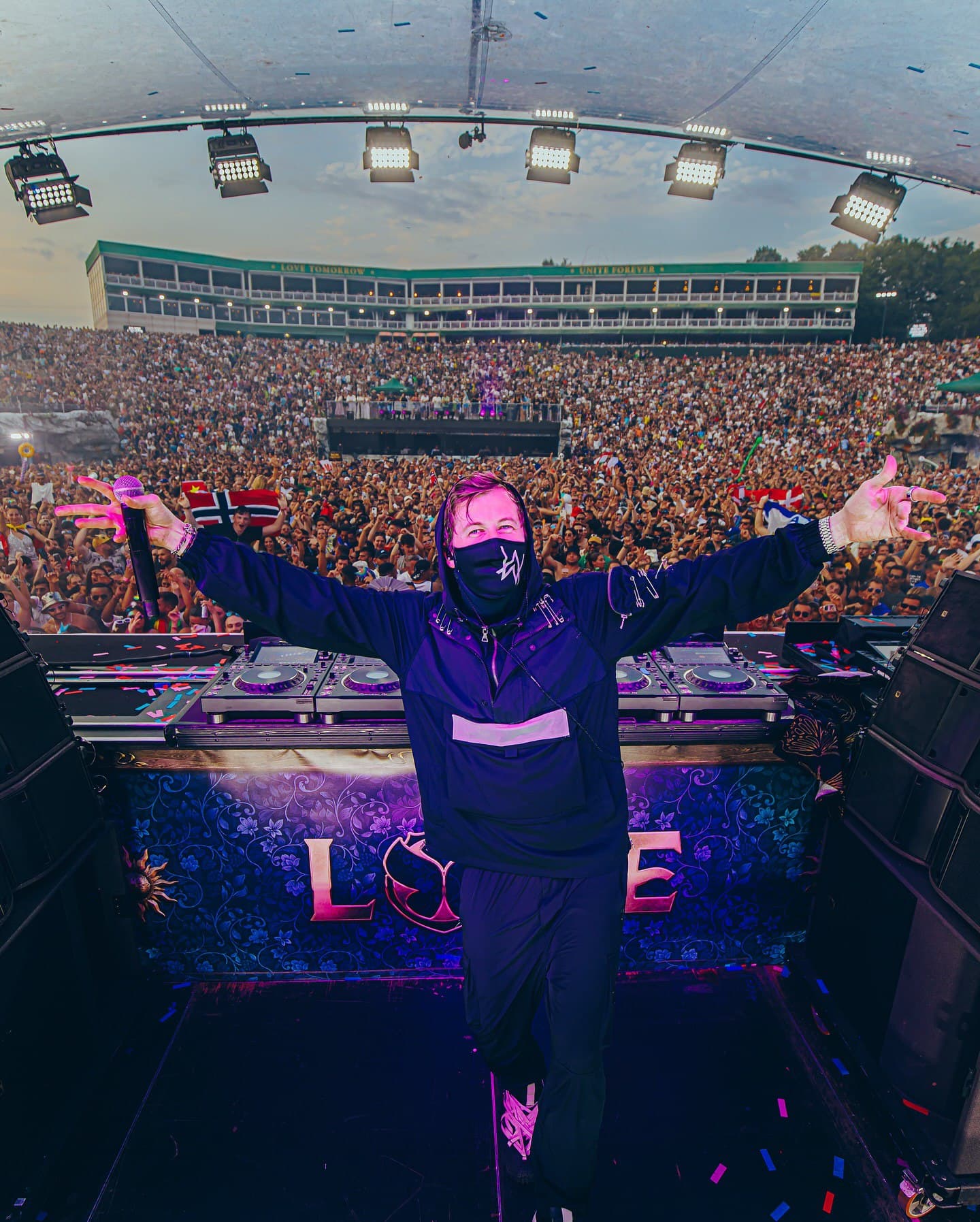 Tomorrowland 2025 was unforgettable - crowd energy made it legendary.